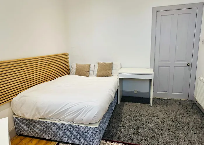 Cozy Edinburgh Apartment Escape